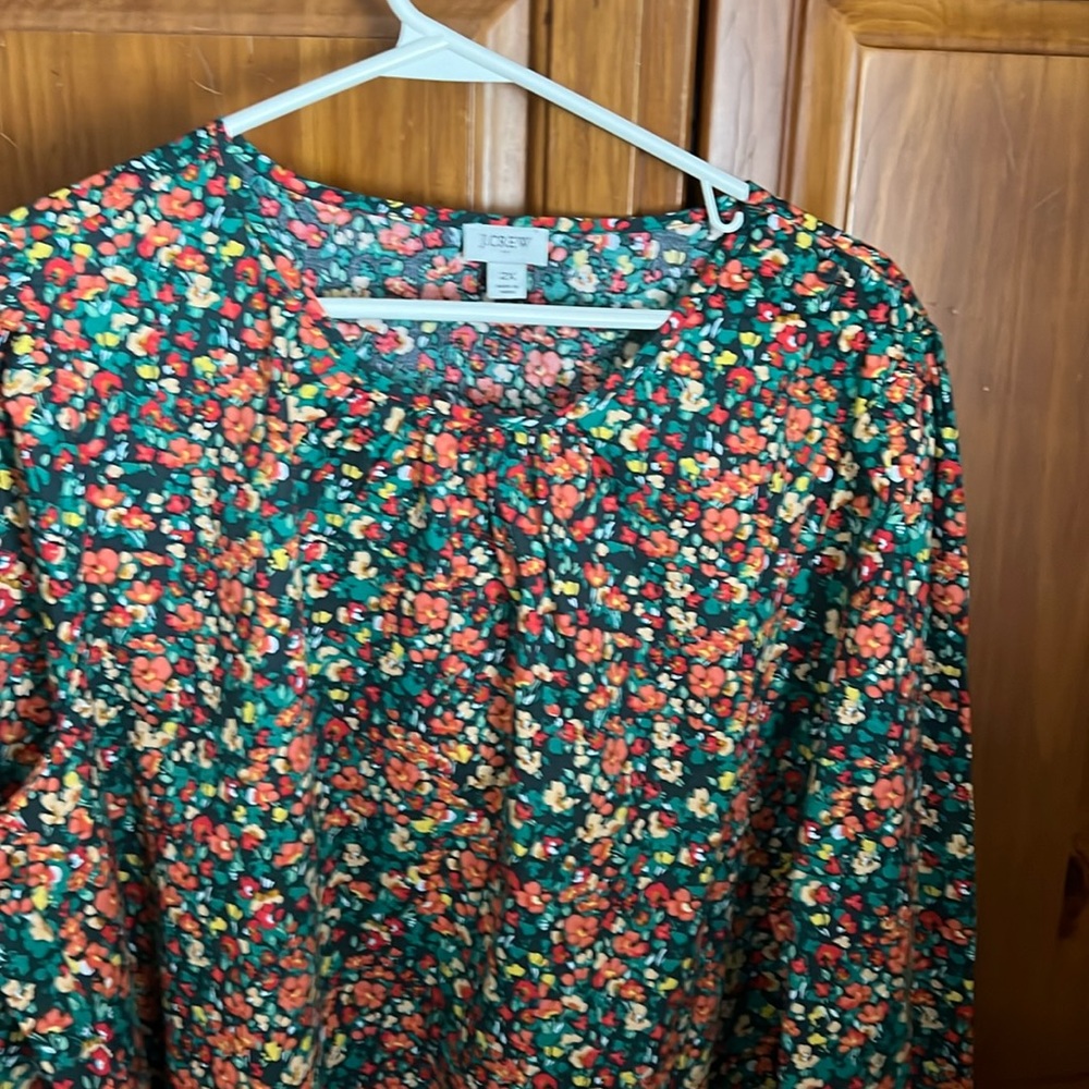 NWT J. Crew Pretty Green Yellow Oranges Red Floral Shoulder Buttons Blouse